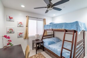 3 chambres, coffres-forts dans les chambres, bureau