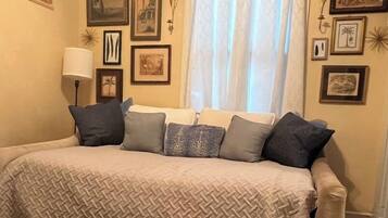 1 habitación, tabla de planchar con plancha, wifi y ropa de cama