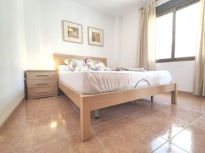 2 Schlafzimmer, Bügeleisen/Bügelbrett