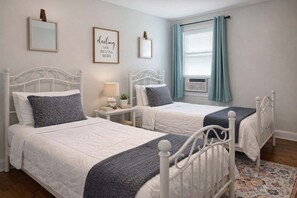 2 habitaciones, tabla de planchar con plancha, wifi y ropa de cama