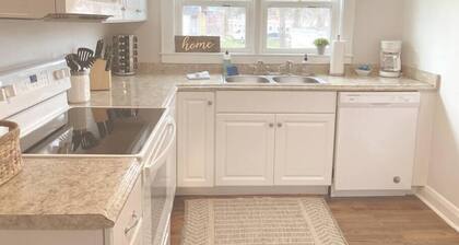 Cozy 2 Bed Apartment Near Downtown Bristol