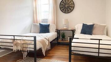 2 bedrooms, iron/ironing board, WiFi, bed sheets