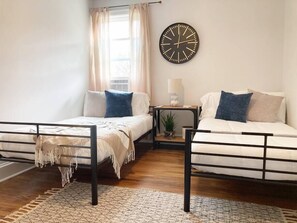 2 bedrooms, iron/ironing board, WiFi, bed sheets