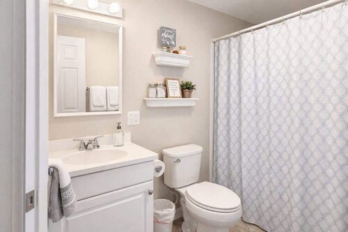 Cozy 2 Bed Apartment Near Downtown Bristol