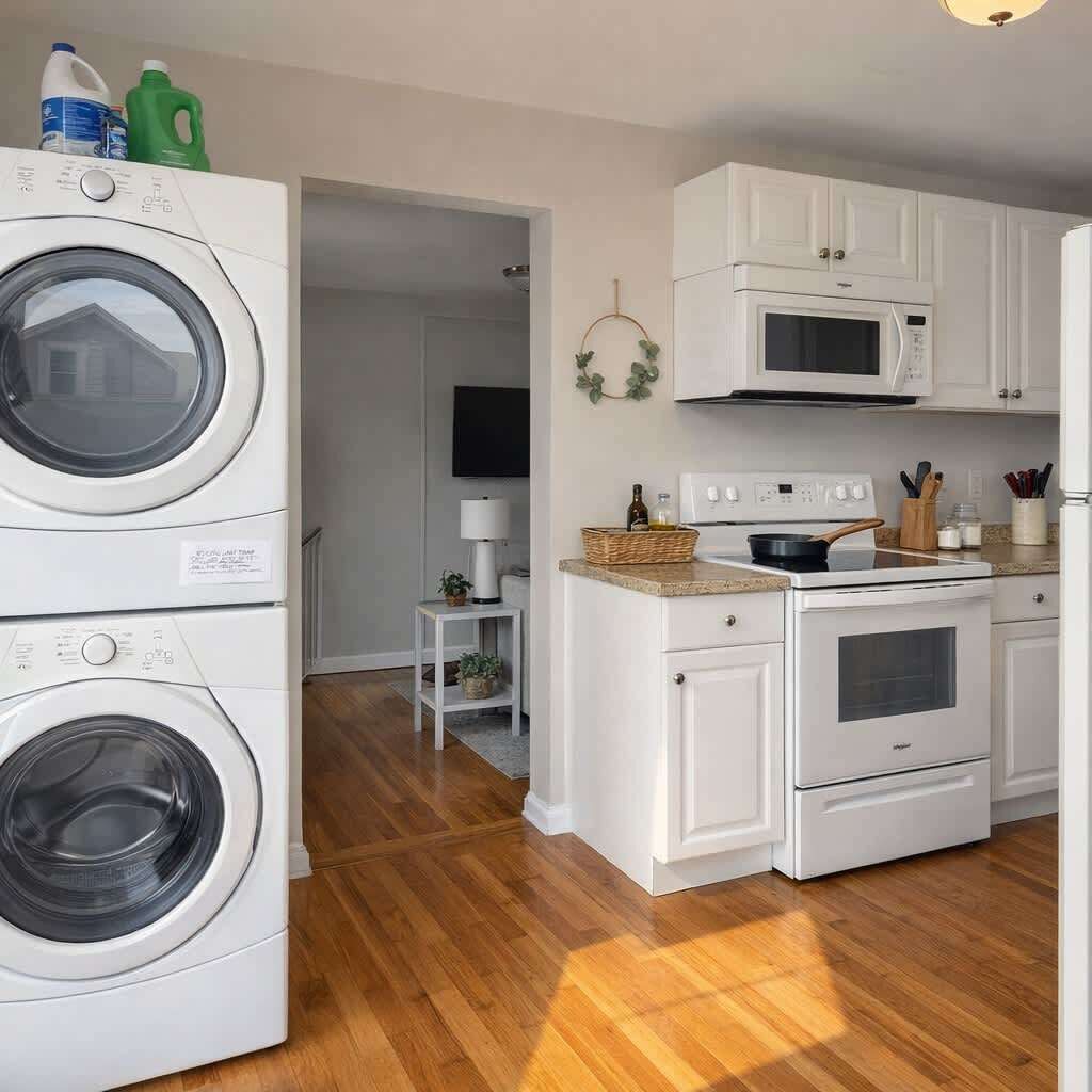 Een koelkast, een magnetron, een oven, een kookplaat