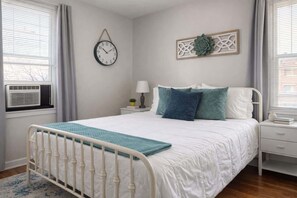 2 habitaciones, tabla de planchar con plancha, wifi y ropa de cama