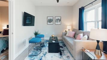 1 habitación, tabla de planchar con plancha, cuna de viaje y wifi