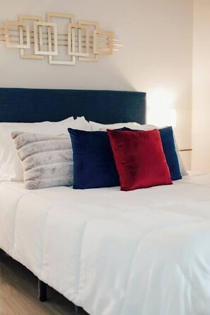 1 habitación, tabla de planchar con plancha, cuna de viaje y wifi 