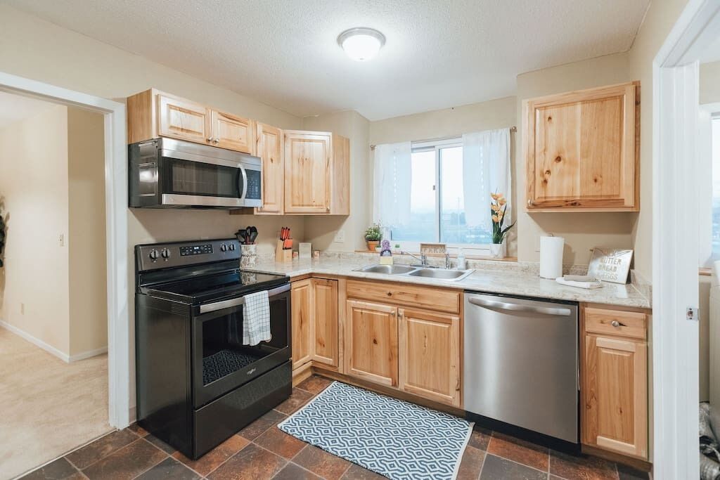 Refrigerador, microondas, horno y parrilla de estufa 