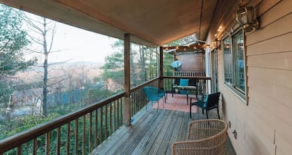 Spacious Apartment with Deck Views