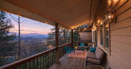 Spacious Apartment with Scenic Deck Views