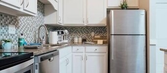 Renovated 1 Bed Apartment in Downtown