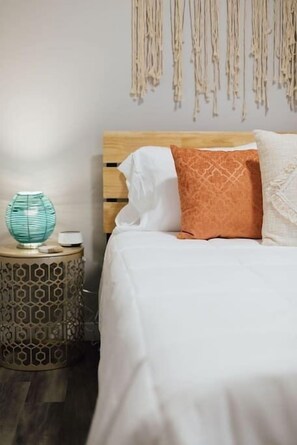 1 habitación, tabla de planchar con plancha, cuna de viaje y wifi