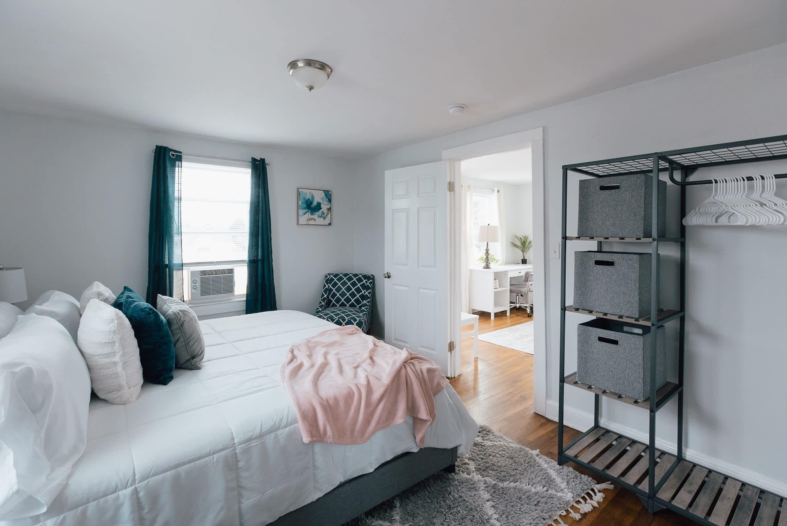 1 slaapkamer, een strijkplank/strijkijzer, wifi, beddengoed