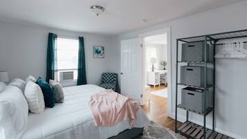 1 bedroom, desk, iron/ironing board, WiFi