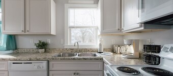 Cozy Apartment Near Downtown Bristol