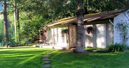 Cottage Located Directly On The River