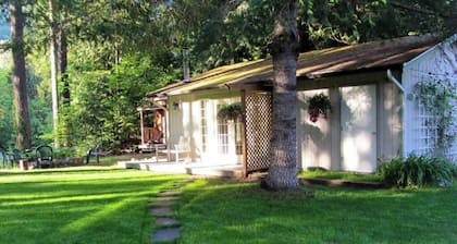 Cottage Located Directly On The River