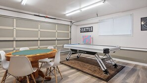 Games room - Home with 3 Bedrooms and Studio Cottage both Included. Sleeps 9. Directly On The River (North Bend)