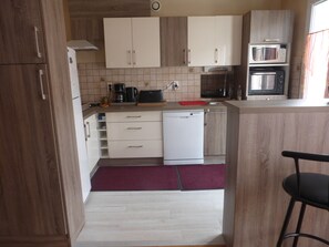 Microwave, oven, stovetop, dishwasher - Fully equipped apartment in the center of town, no pets allowed (Saint-Céré)