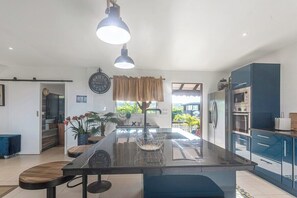 Fridge, microwave, oven, coffee/tea maker - Villa Priva • Meilly Estate (Saint-Louis)