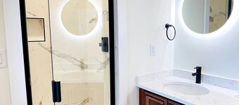 Amazing 7 BD walk to the beach + pool