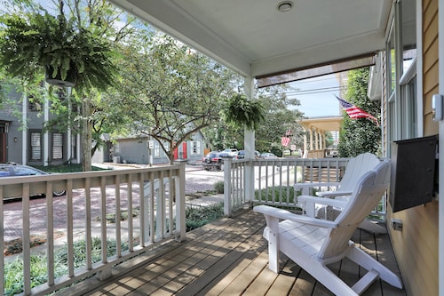 Downtown Modern and Luxurious 3 BD/ 3.5 BA Townhouse 