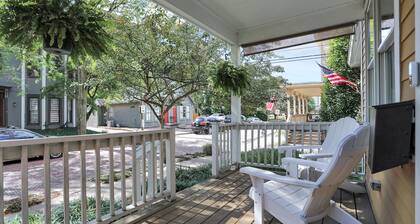 Downtown Modern and Luxurious 3 BD/ 3.5 BA Townhouse