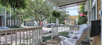 Downtown Modern and Luxurious 3 BD/ 3.5 BA Townhouse