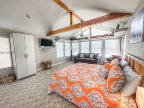 1 bedroom, bed sheets