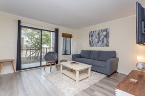 TV - Simply Relaxed 2/2 - KING - Myrtle Beach Resort (Horry County)