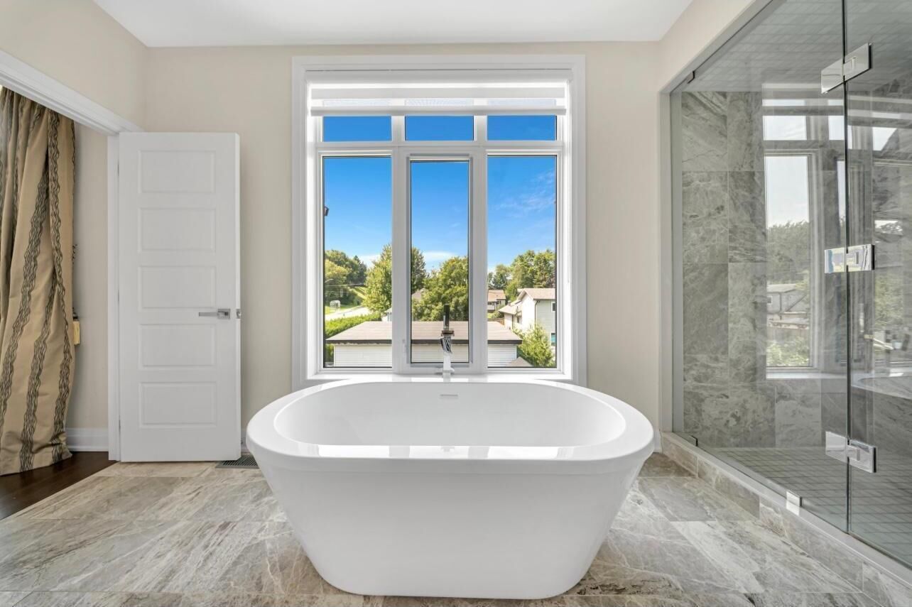Luxury House | Bathroom | Bathtub, towels