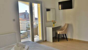 1 chambre, fer et planche à repasser, accès Internet, draps fournis