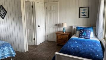 4 bedrooms, desk, iron/ironing board, free WiFi