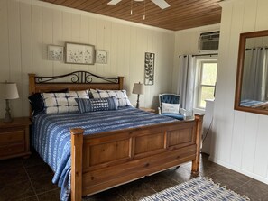 4 makuuhuonetta, työpöytä, silitysrauta/-lauta, ilmainen Wi-Fi