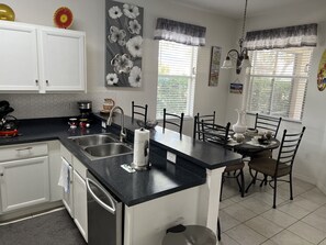 Fridge, microwave, oven, dishwasher - Gated Community. Luxury Home 5 Bedrooms/Pool/Spa/Games Room & Den. (Haines City)