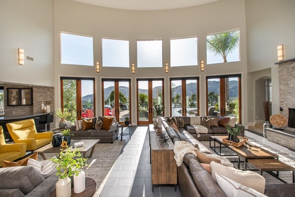 Smart-TV, peis, videospill og fotballspill