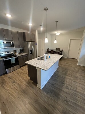 Private kitchen - Poolside Oasis for All with Endless Amenities (Jacksonville)