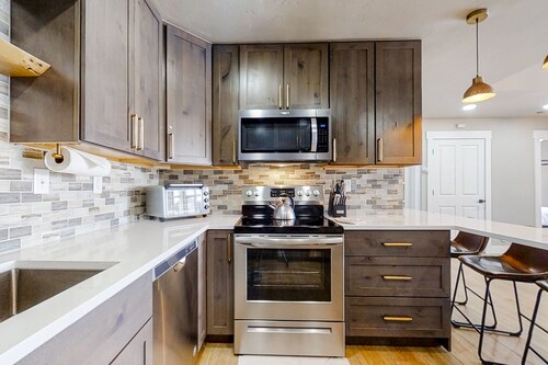 Ski view condo walkable to the lifts with pools, hot tubs, WiFi, and fireplace