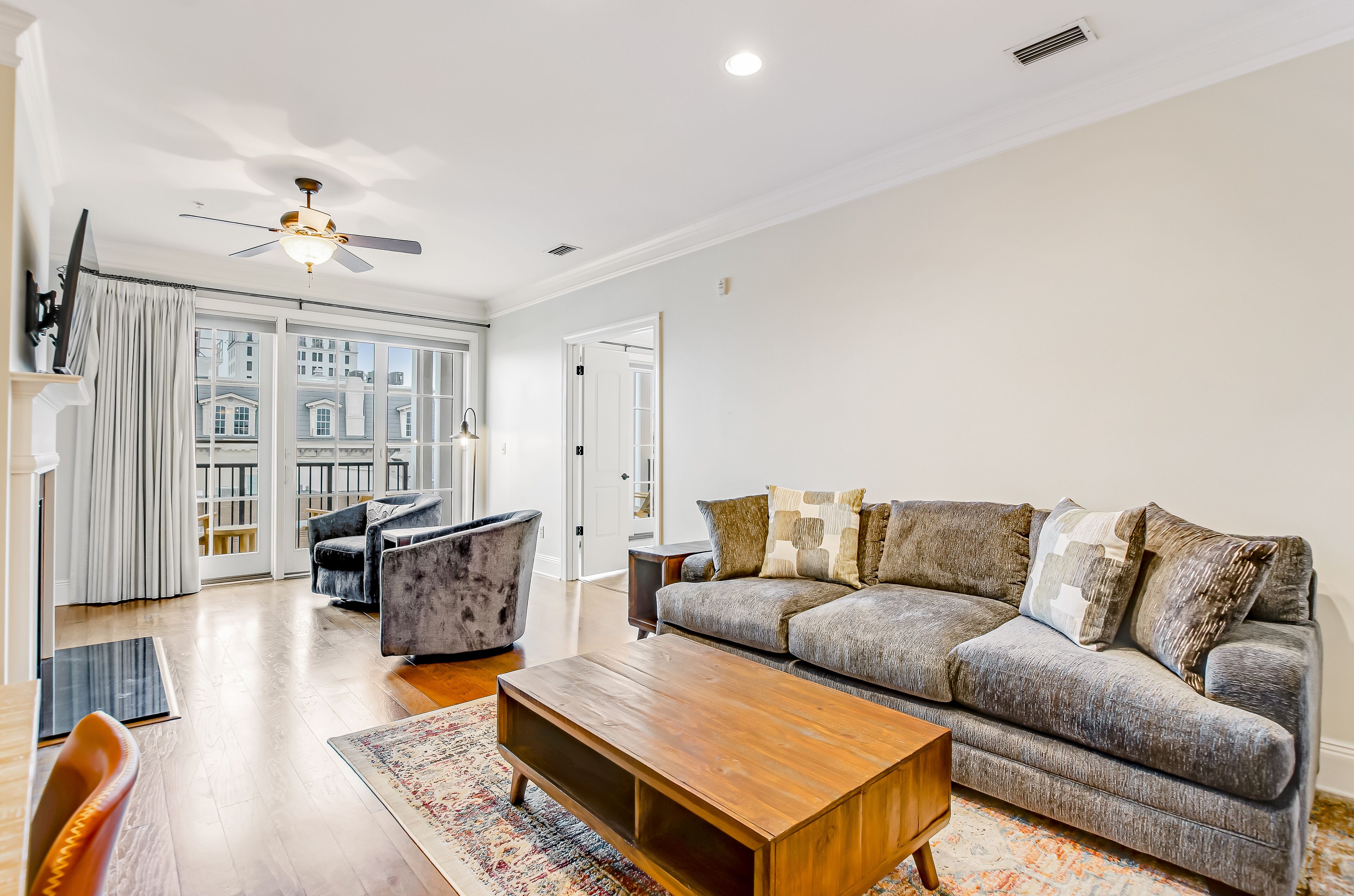Elegant condo with river & city hall views, balcony & central AC