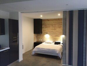 1 chambre, bureau, fer et planche à repasser, Wi-Fi