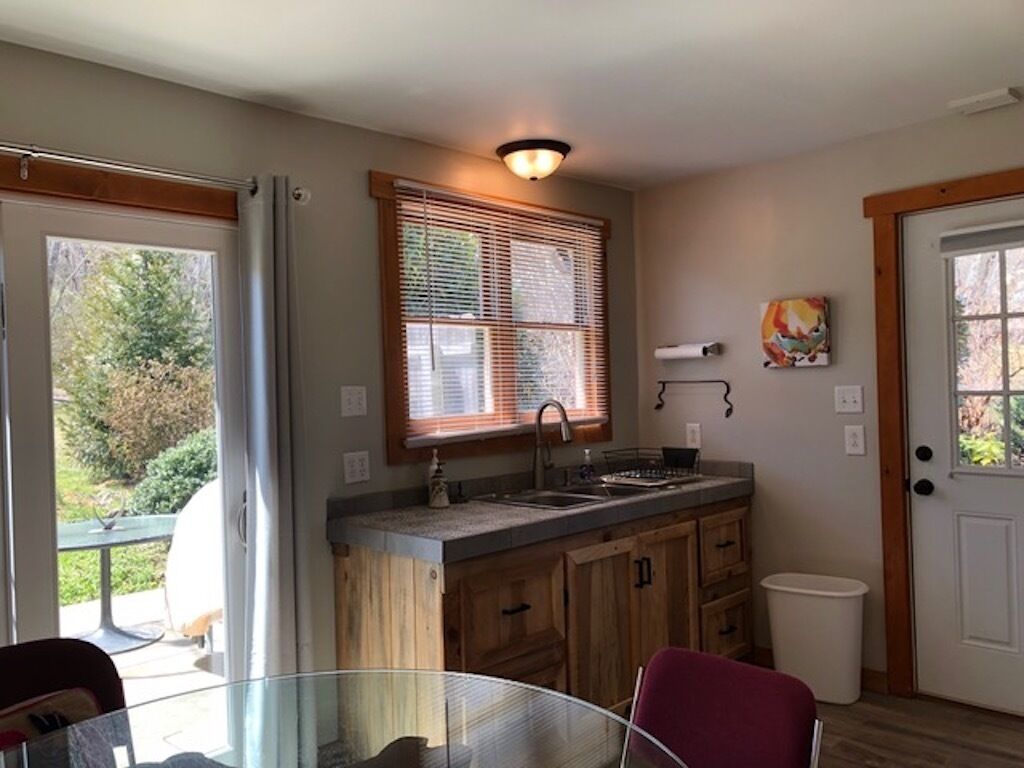 The Studio at Gallery339, cozy, inspiring, perfect for mountain activities