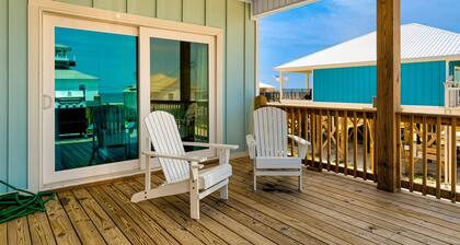 Beach house with Gulf views, deck, hot tub, new pool, grill, & WiFi