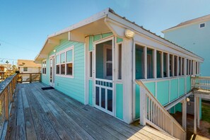 Exterior - Dog-friendly, waterfront getaway with a pool, WiFi, central A/C, & washer/dryer (Galveston)