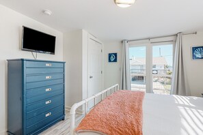 2 bedrooms, iron/ironing board, Internet, bed sheets