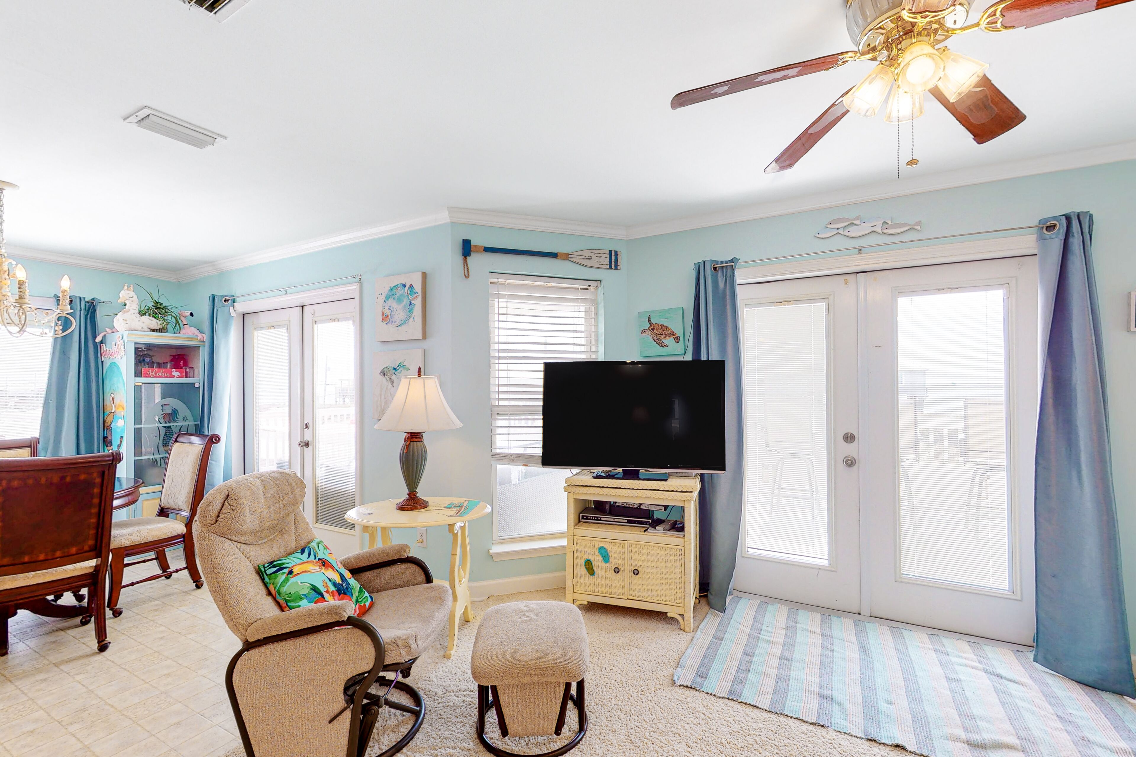 Perfect island getaway with furnished deck, gulf views, free WiFi & more