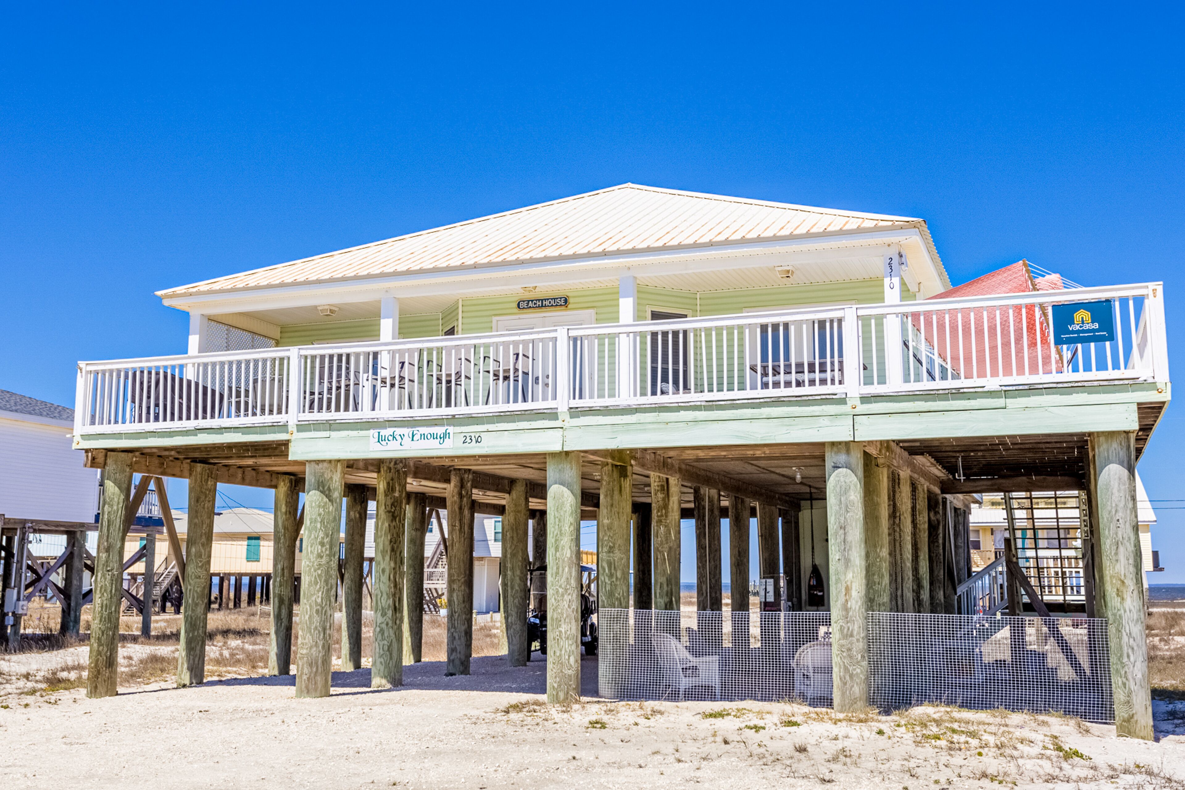 Perfect island getaway with furnished deck, gulf views, free WiFi & more