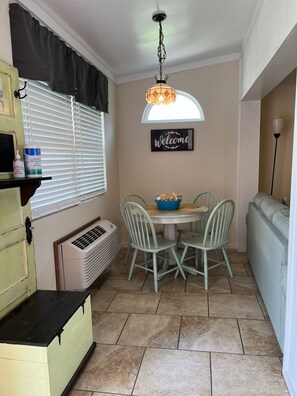 Standard Cottage | Private kitchen - Candlelight Cottages by the Beach (Rockport)