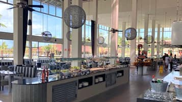 Petit déjeuner buffet compris tous les jours