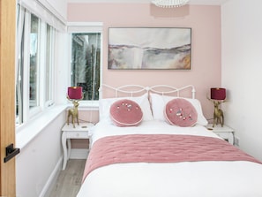 3 bedrooms, free WiFi, bed sheets - Forget Me Not Cottage (Culross)